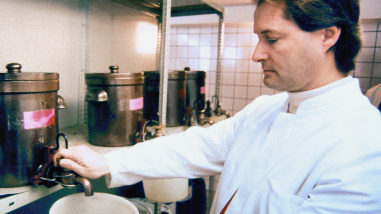 Dr. Gerd Eckstein in the laboratory